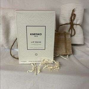 KNESKO Diamond Radiance Lip Mask | Luxury Collagen Treatment